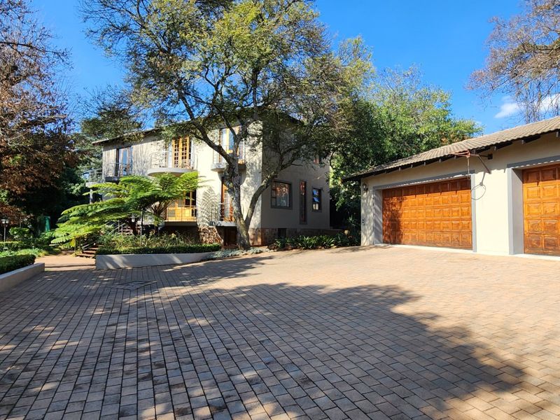A Rare 2,700m2 Opportunity – Magnificent Family Home with Outstanding Development Potential - Photo 4