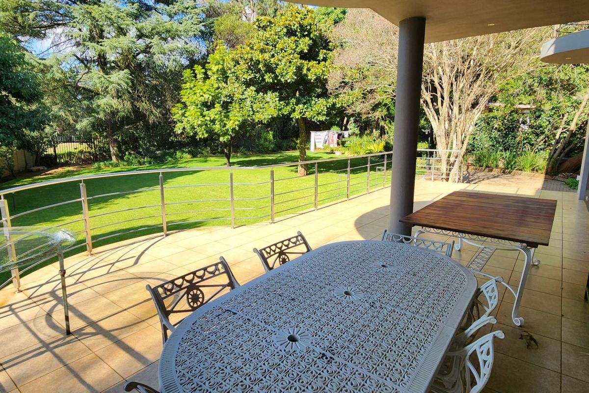 A Rare 2,700m2 Opportunity – Magnificent Family Home with Outstanding Development Potential - Photo 2