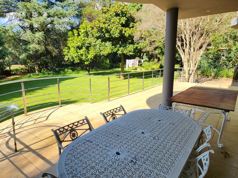 A Rare 2,700m2 Opportunity – Magnificent Family Home with Outstanding Development Potential - Photo 2