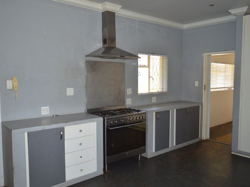 Prestigious Flamwood Property with Business Rights, Premium Solar System & Exceptional Investment Potential - Photo 7