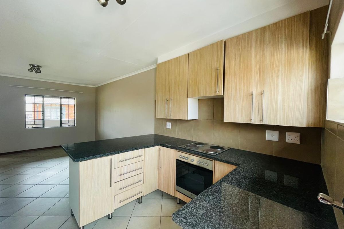 Urgent Sale! Priced Below Market Value | 2 Bed Apartment in Crescent Glades Estate - Photo 3