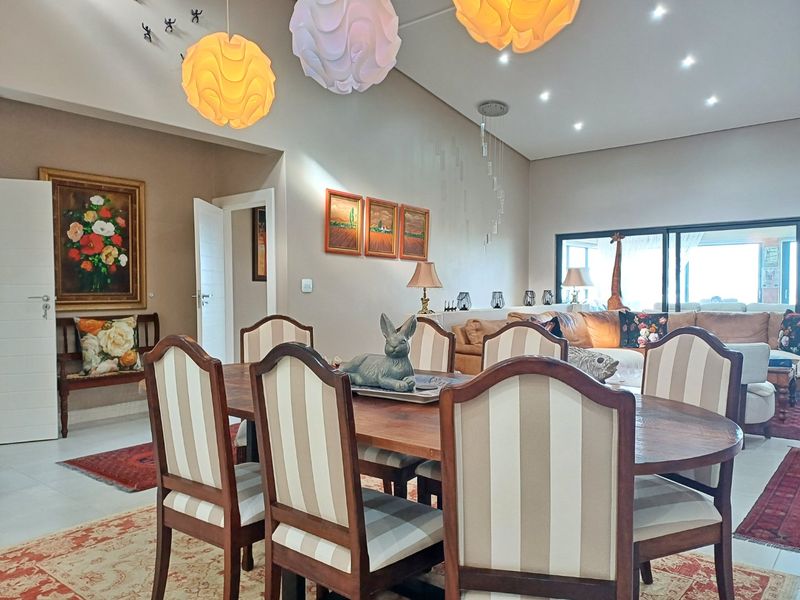Luxury Living with Panoramic Ocean Views - Photo 10