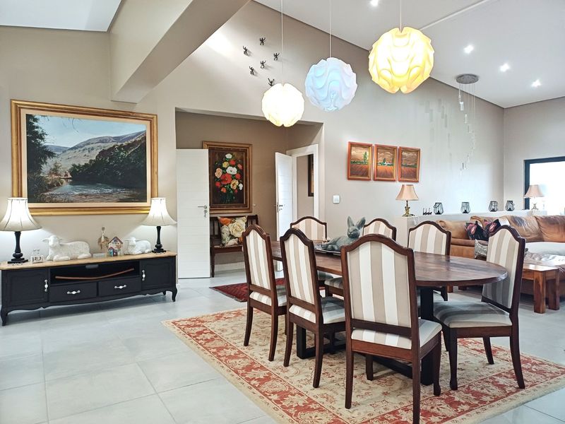 Luxury Living with Panoramic Ocean Views - Photo 9