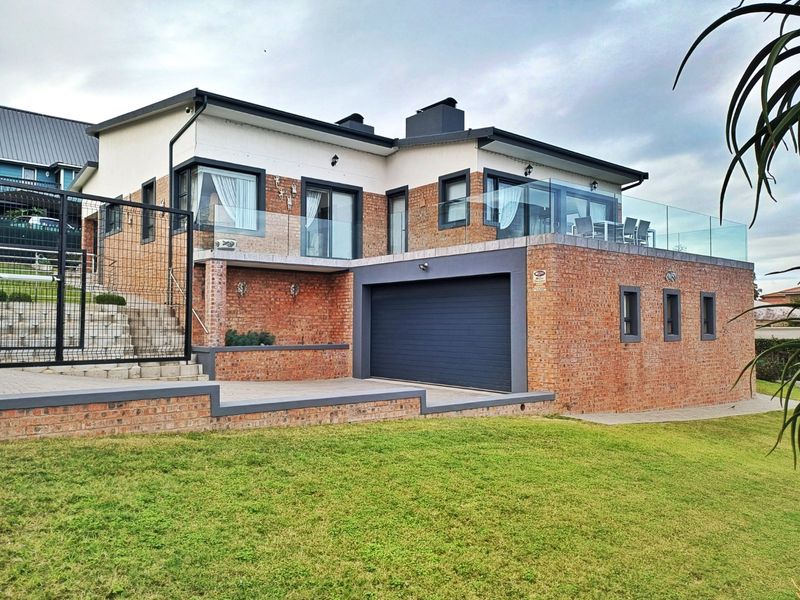 Luxury Living with Panoramic Ocean Views - Photo 1