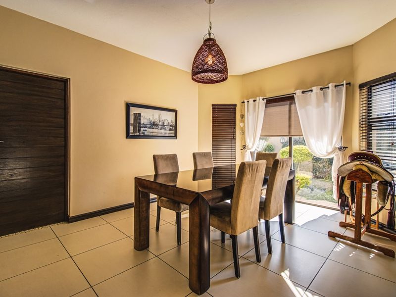 Elegant Estate Living Awaits   - Photo 10