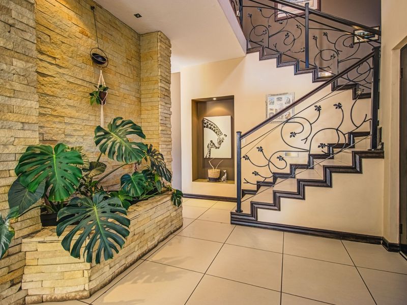 Elegant Estate Living Awaits   - Photo 7