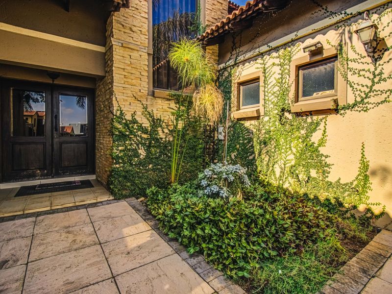 Elegant Estate Living Awaits   - Photo 6