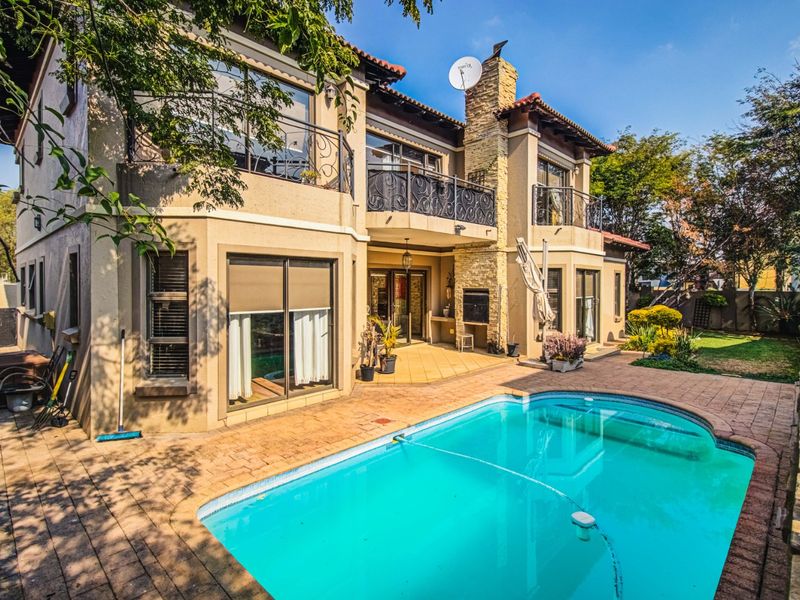 Elegant Estate Living Awaits   - Photo 1