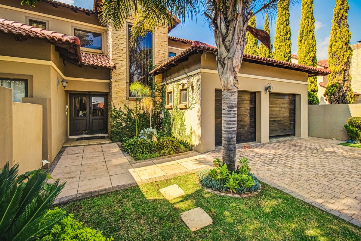 Elegant Estate Living Awaits   - Photo 4