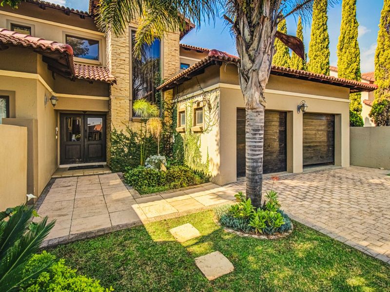 Elegant Estate Living Awaits   - Photo 4