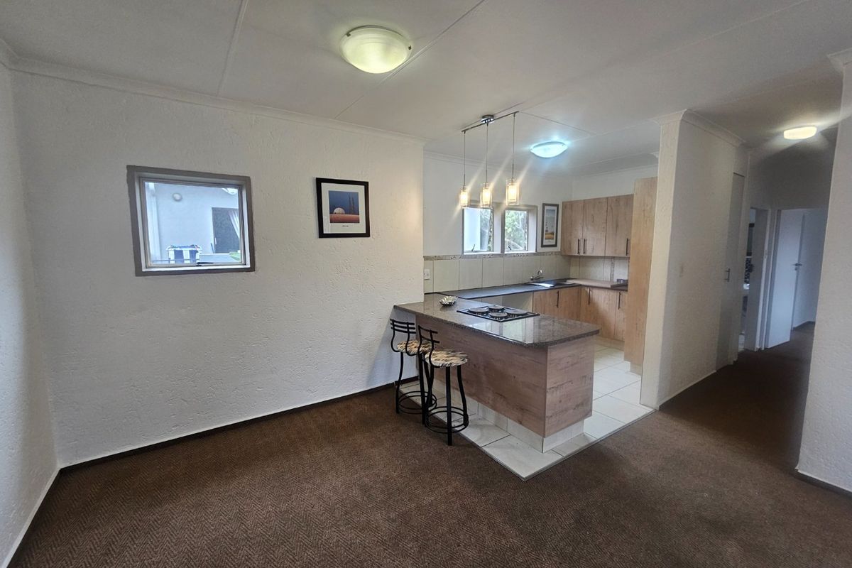 Turn-Key 2-Bed 2 Bath Top-Floor Apartment in Sought-After Magaliessig Complex - Photo 3