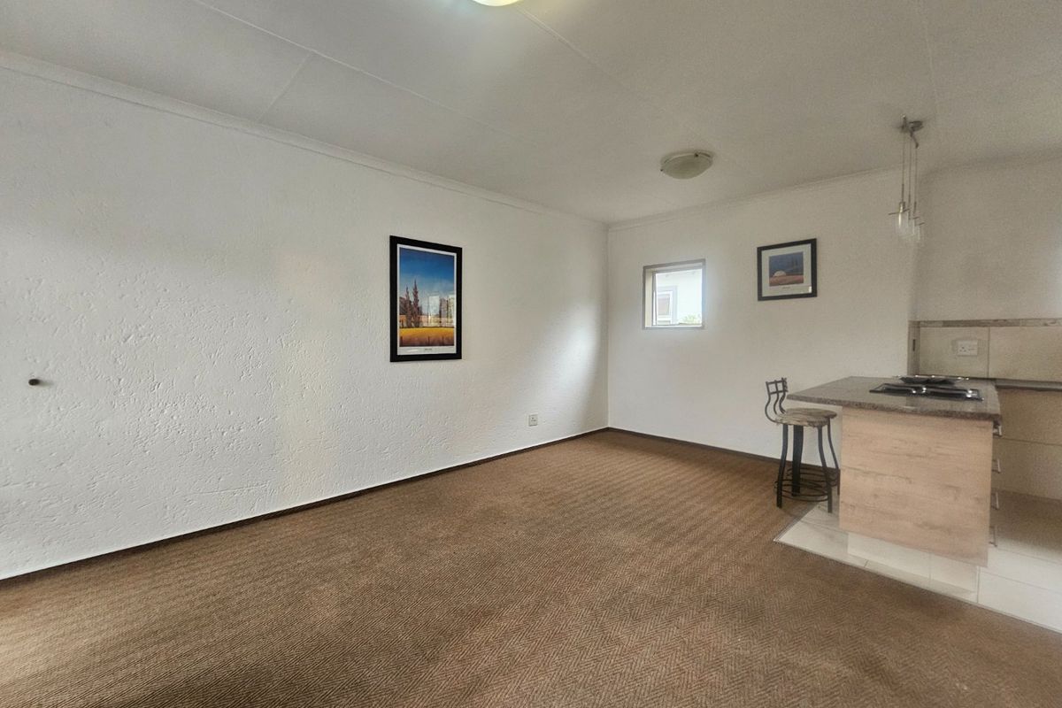 Turn-Key 2-Bed 2 Bath Top-Floor Apartment in Sought-After Magaliessig Complex - Photo 2