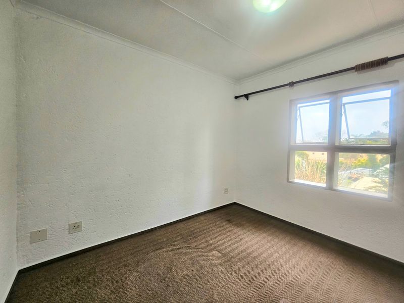 Turn-Key 2-Bed 2 Bath Top-Floor Apartment in Sought-After Magaliessig Complex - Photo 10