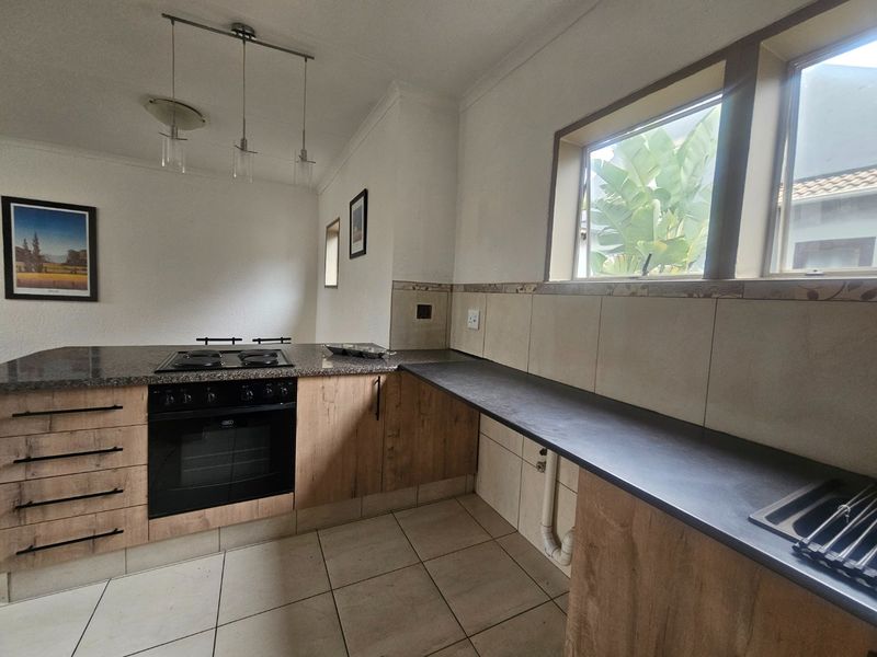 Turn-Key 2-Bed 2 Bath Top-Floor Apartment in Sought-After Magaliessig Complex - Photo 9