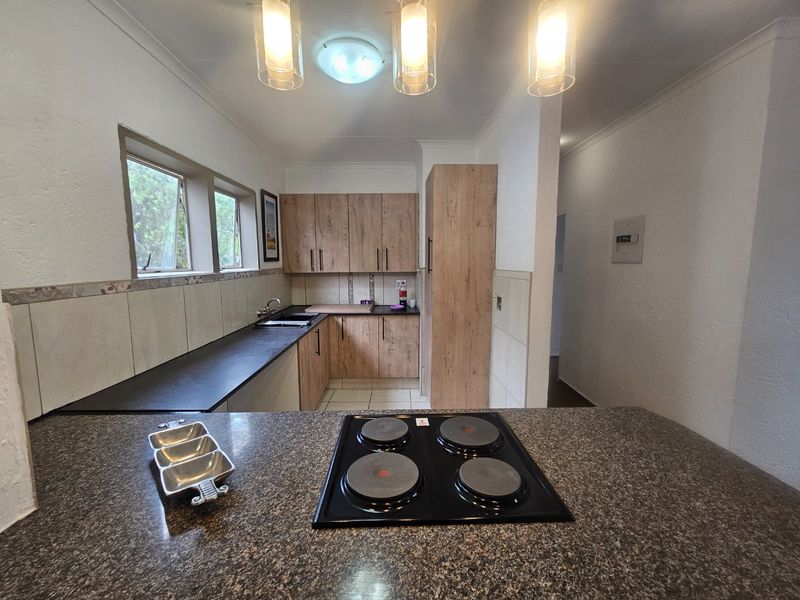 Turn-Key 2-Bed 2 Bath Top-Floor Apartment in Sought-After Magaliessig Complex - Photo 6