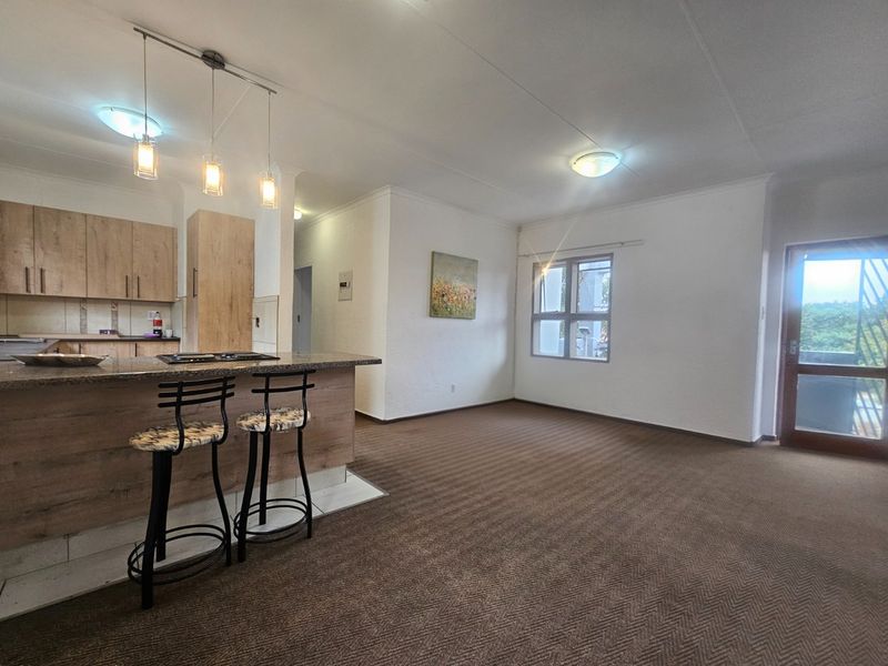 Turn-Key 2-Bed 2 Bath Top-Floor Apartment in Sought-After Magaliessig Complex - Photo 4