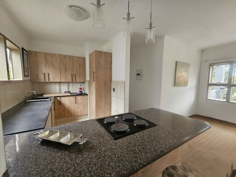 Turn-Key 2-Bed 2 Bath Top-Floor Apartment in Sought-After Magaliessig Complex - Photo 5