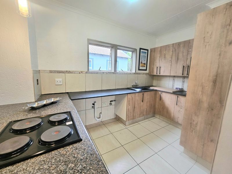 Turn-Key 2-Bed 2 Bath Top-Floor Apartment in Sought-After Magaliessig Complex - Photo 7