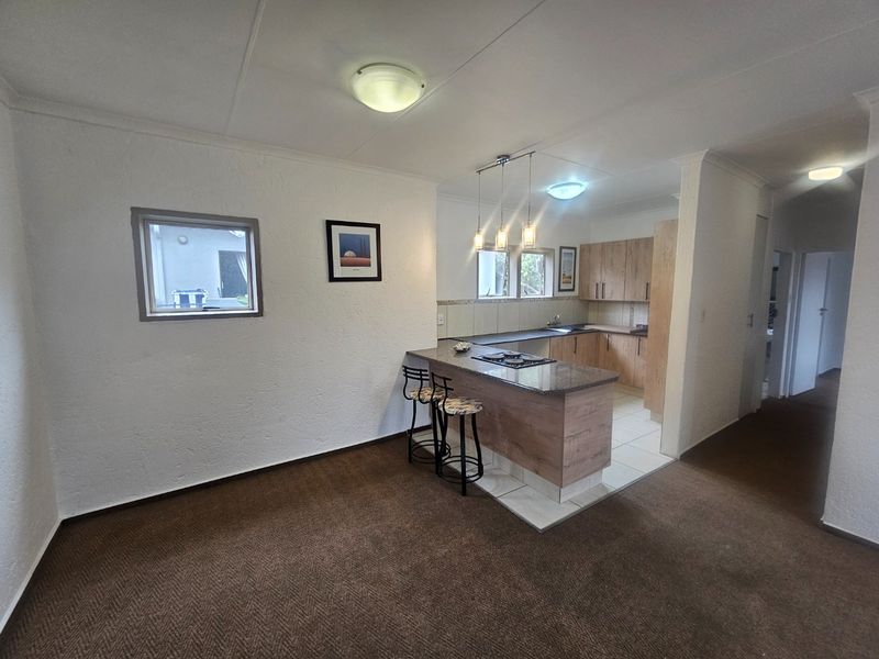 Turn-Key 2-Bed 2 Bath Top-Floor Apartment in Sought-After Magaliessig Complex - Photo 3