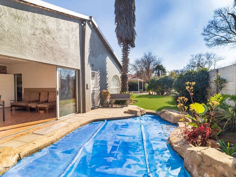 Spacious Family Living With Endless Extras - Photo 3