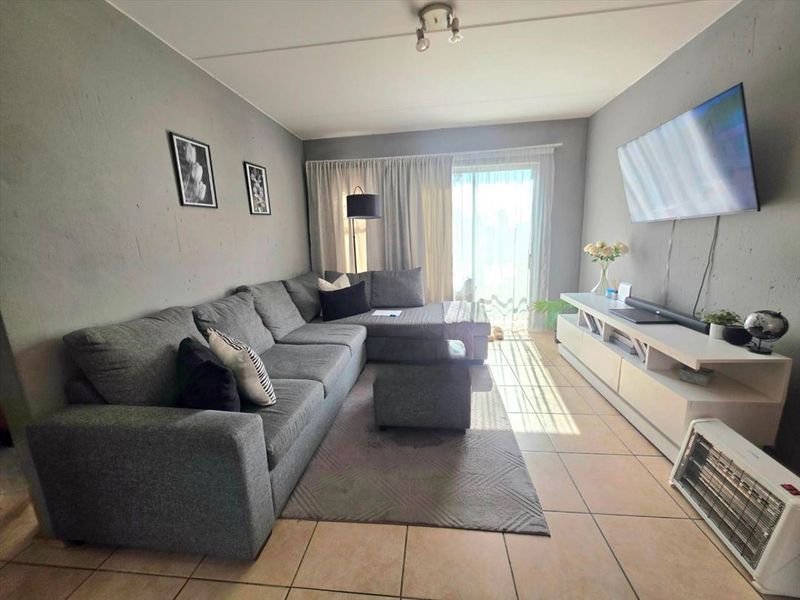 Charming Starter Home With Great Potential - Photo 2