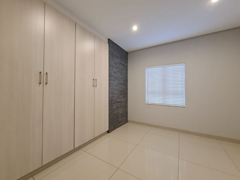 For sale in Izinga, renovated garden apartment in a secure complex. - Photo 7