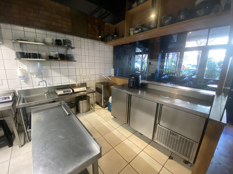 228m2 Retail Restaurant Space to Let  - Photo 10