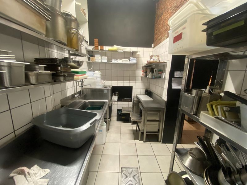 228m2 Retail Restaurant Space to Let  - Photo 9