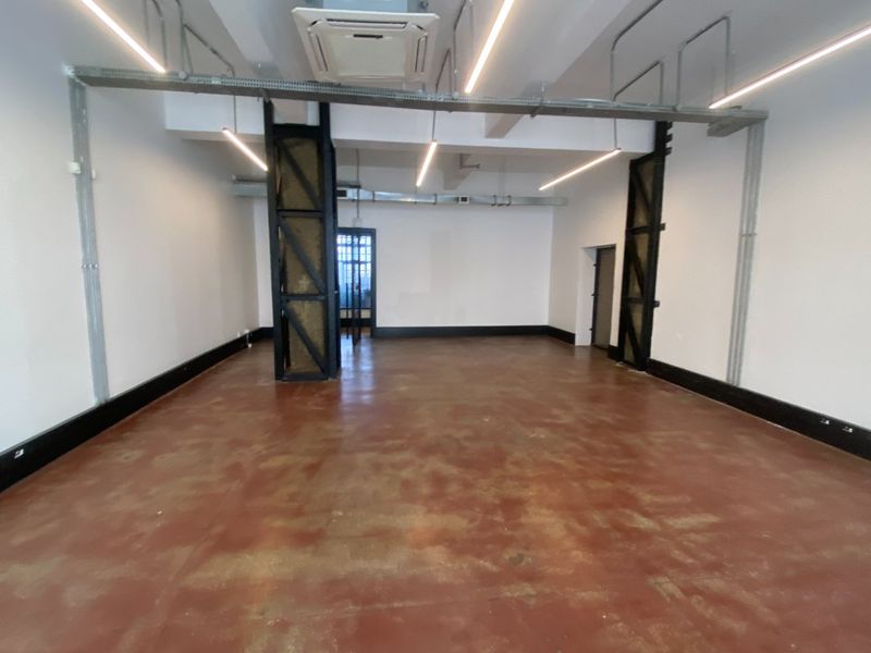 127m2 Commercial Space to Let  - Photo 3