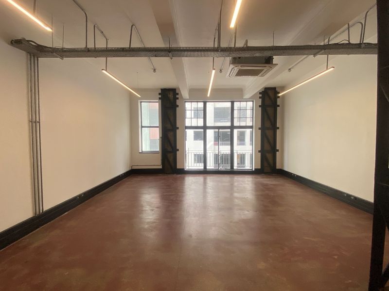127m2 Commercial Space to Let  - Photo 1
