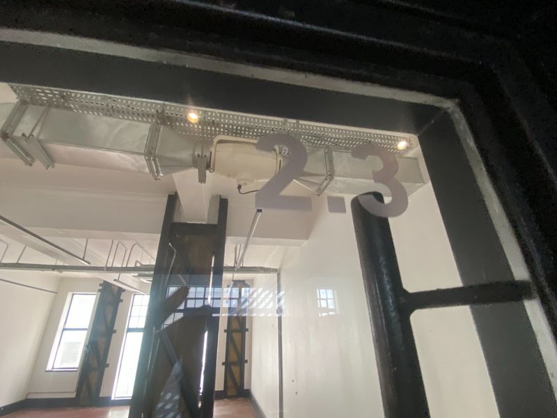 127m2 Commercial Space to Let  - Photo 6