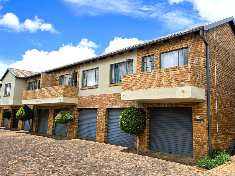 Spacious 2 Bedroom Townhouse to Rent in Wonderboom South, Pretoria - Photo 5