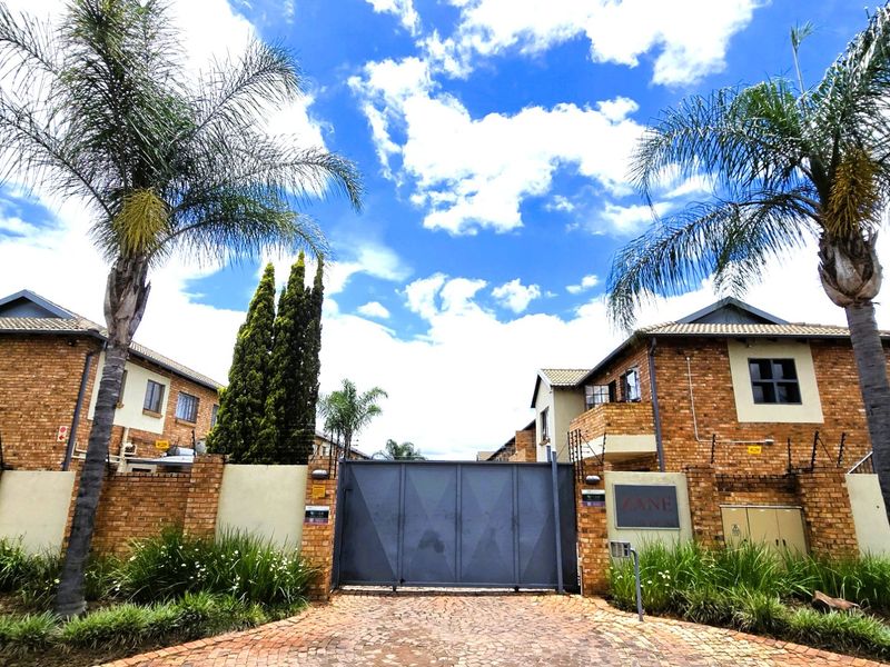 Spacious 2 Bedroom Townhouse to Rent in Wonderboom South, Pretoria - Photo 1