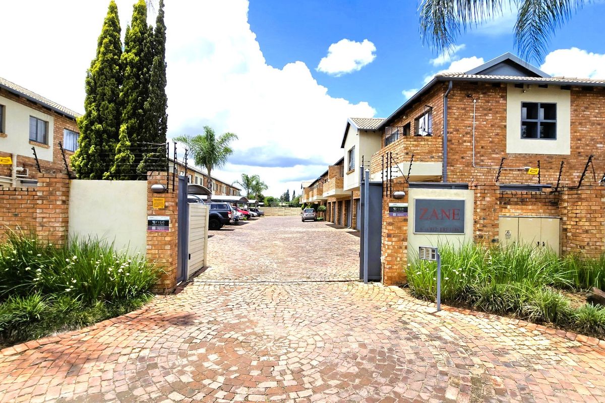Spacious 2 Bedroom Townhouse to Rent in Wonderboom South, Pretoria - Photo 3