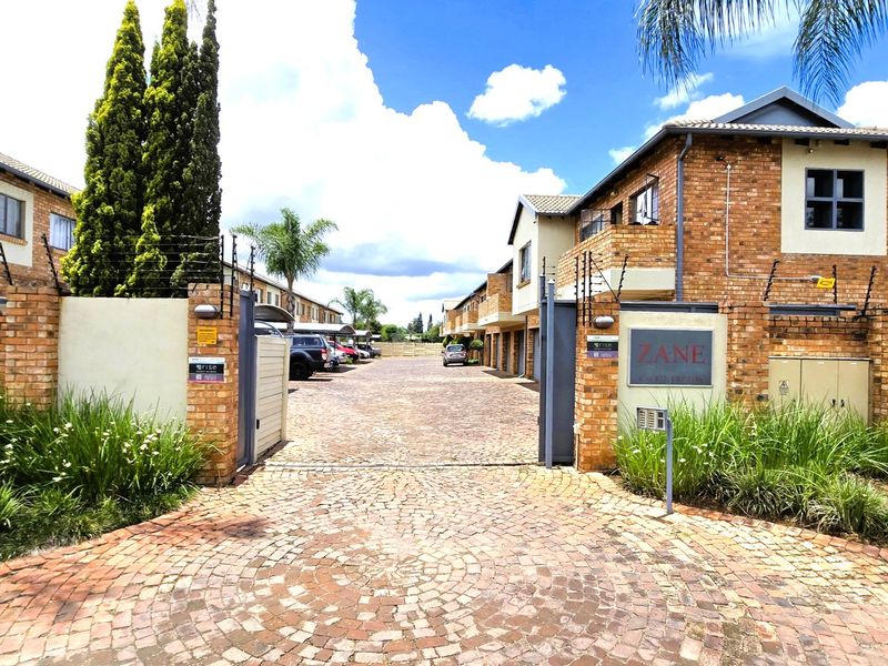 Spacious 2 Bedroom Townhouse to Rent in Wonderboom South, Pretoria - Photo 3