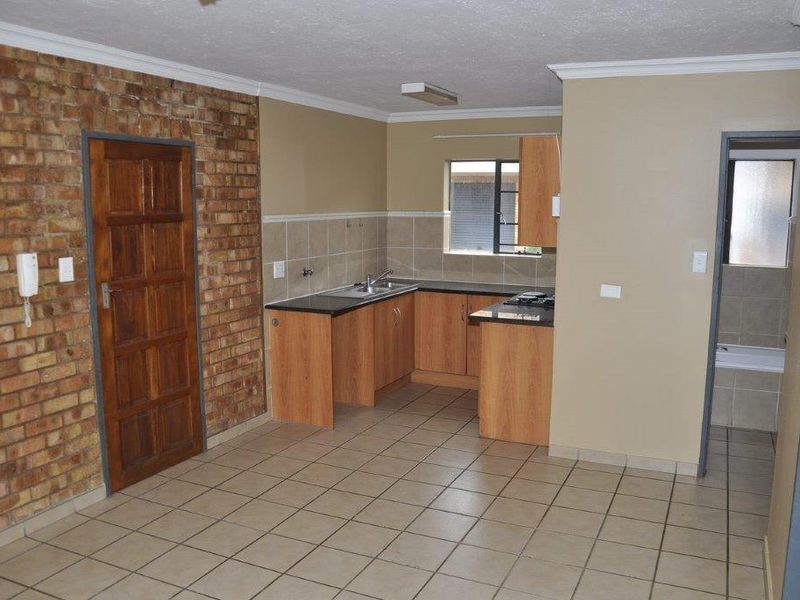 Spacious 2 Bedroom Townhouse to Rent in Wonderboom South, Pretoria - Photo 9