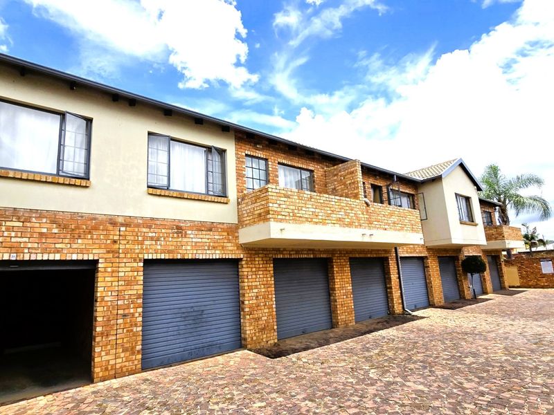 Spacious 2 Bedroom Townhouse to Rent in Wonderboom South, Pretoria - Photo 7