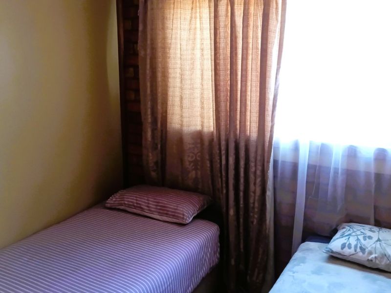 Spacious 2 Bedroom Townhouse to Rent in Wonderboom South, Pretoria - Photo 4