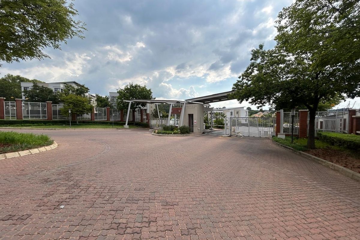 Modern 2-Bed, 1-Bath Lifestyle Apartment in Paulshof | Available 1 August 2026 - Photo 3
