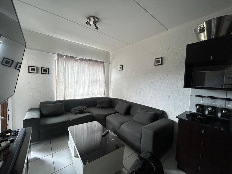 Modern 2-Bed, 1-Bath Lifestyle Apartment in Paulshof | Available 1 August 2026 - Photo 10