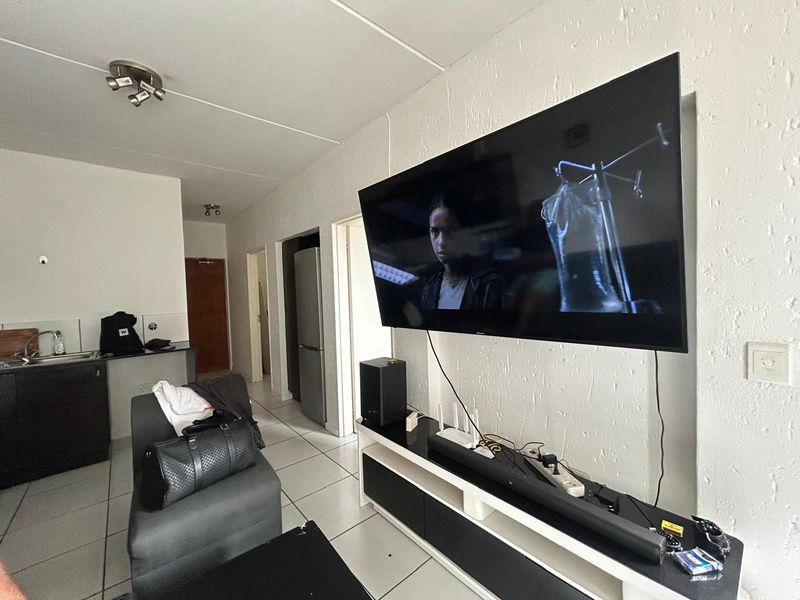 Modern 2-Bed, 1-Bath Lifestyle Apartment in Paulshof | Available 1 August 2026 - Photo 9