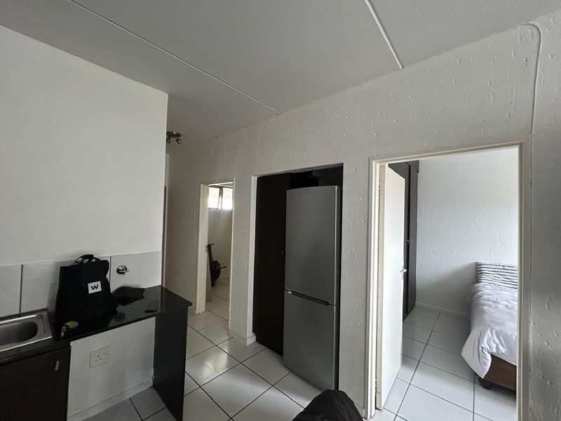 Modern 2-Bed, 1-Bath Lifestyle Apartment in Paulshof | Available 1 August 2026 - Photo 8