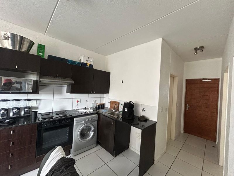 Modern 2-Bed, 1-Bath Lifestyle Apartment in Paulshof | Available 1 August 2026 - Photo 7