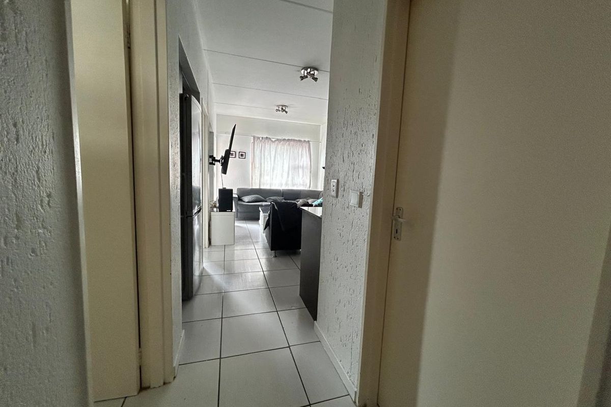 Modern 2-Bed, 1-Bath Lifestyle Apartment in Paulshof | Available 1 August 2026 - Photo 4