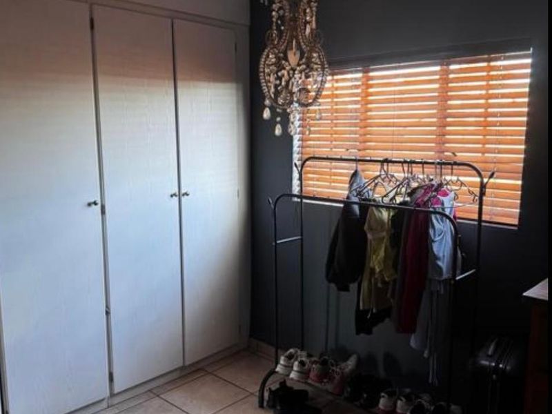 MODERN AND SPACIOUS 3 BEDROOMS 2.5 BATHROOMS DUPLEX AVAILABLE FOR IMMEDIATE OCCUPATION IN ROOIHUISKRAAL - Photo 9