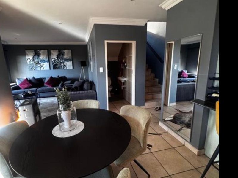 MODERN AND SPACIOUS 3 BEDROOMS 2.5 BATHROOMS DUPLEX AVAILABLE FOR IMMEDIATE OCCUPATION IN ROOIHUISKRAAL - Photo 6