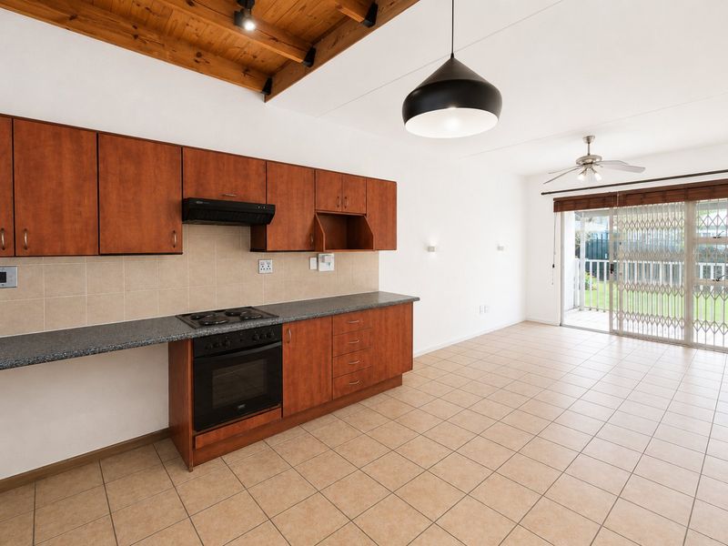 Family Townhouse in Greenstone Hill - Photo 4