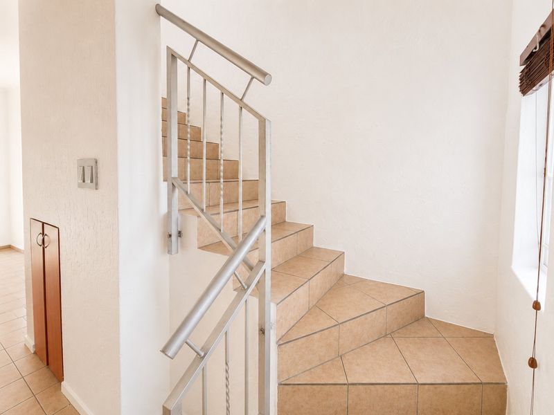 Family Townhouse in Greenstone Hill - Photo 9