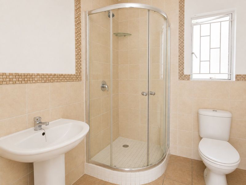 Family Townhouse in Greenstone Hill - Photo 8