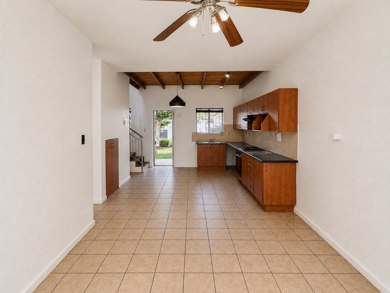 Family Townhouse in Greenstone Hill - Photo 3